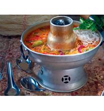 Традиционная тарелка (кастрюля) для подачи супа Том Ям